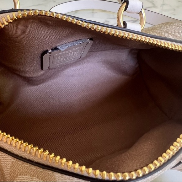 🤍🔹️COACH 🔹️Lacey Barrel Crossbody Signature Canvas Gold Light Khaki Chalk - Picture 8 of 12